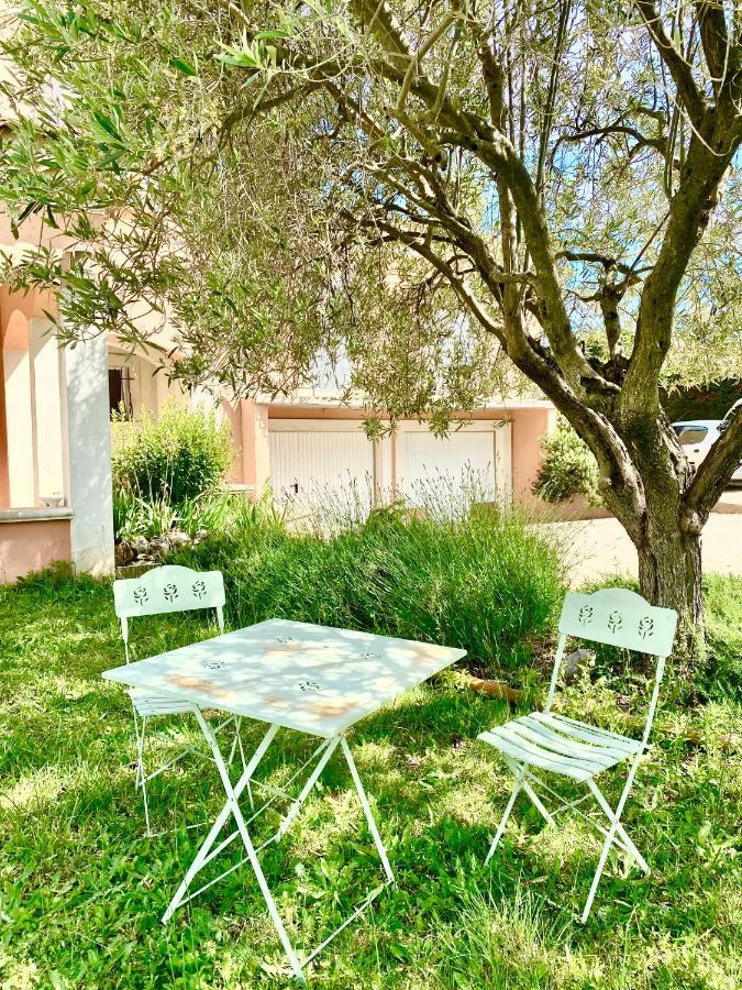 Villa Et Maisonnette Provencales Carpentras Exterior photo